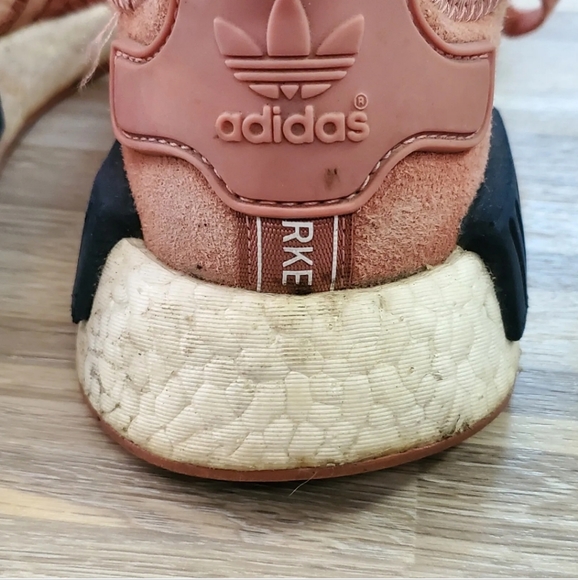Womans Adidas NMD R1 Raw Pink Glitch Tennis Shoes Sneakers US 6 UK 4.5 - Picture 5 of 8